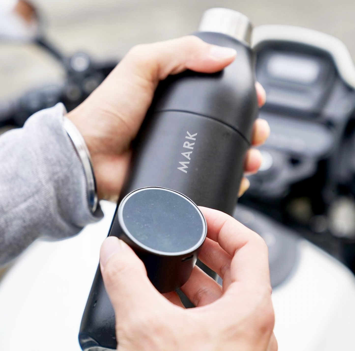 Dominic | Smart-Bottle™